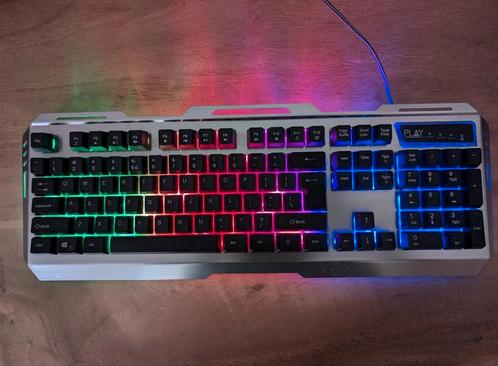 PLAY Gaming Keyboard PL3310 - RGB Verlichting, Computers en Software, Toetsenborden, Gebruikt, Qwerty, Bedraad, Gaming toetsenbord