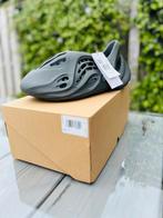 Yeezy Foam Runner - Carbon - Size 11 // 46, Kleding | Heren, Nieuw, Adidas Yeezy, Ophalen of Verzenden, Sneakers of Gympen