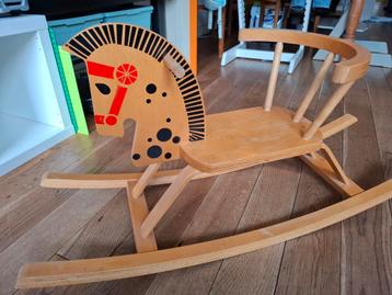 hobbelpaard beschikbaar voor biedingen