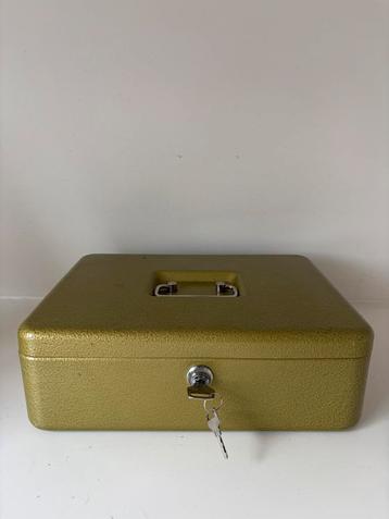 Groen vintage geldkistje met sleutels / kluis metaal beschikbaar voor biedingen