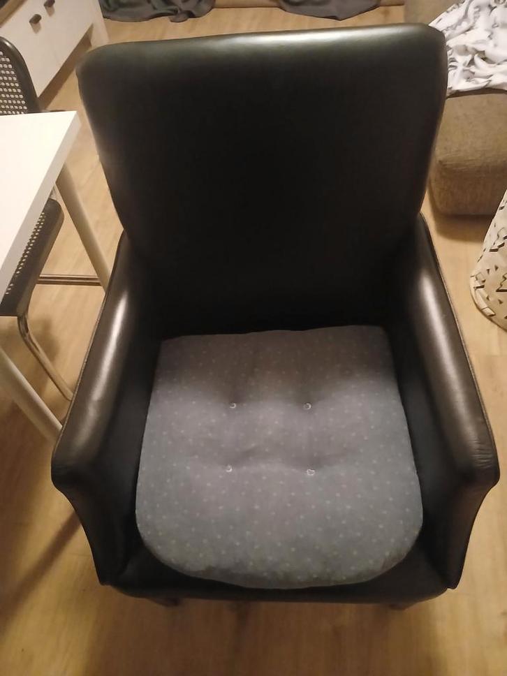 2 Zwarte Leren Stoelen, Huis en Inrichting, Fauteuils, Ophalen