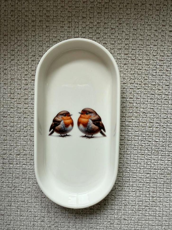 Nieuw gemerkt ovaal porseleinen schaaltje met 2 roodborstjes, Verzamelen, Porselein, Kristal en Bestek, Ophalen of Verzenden