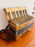 Oude antieke accordeon van cyclop, Ophalen, Gebruikt