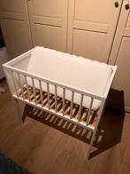 Gratis: wiegje in goede staat incl matras en beddengoed, Ophalen, Zo goed als nieuw, Wieg