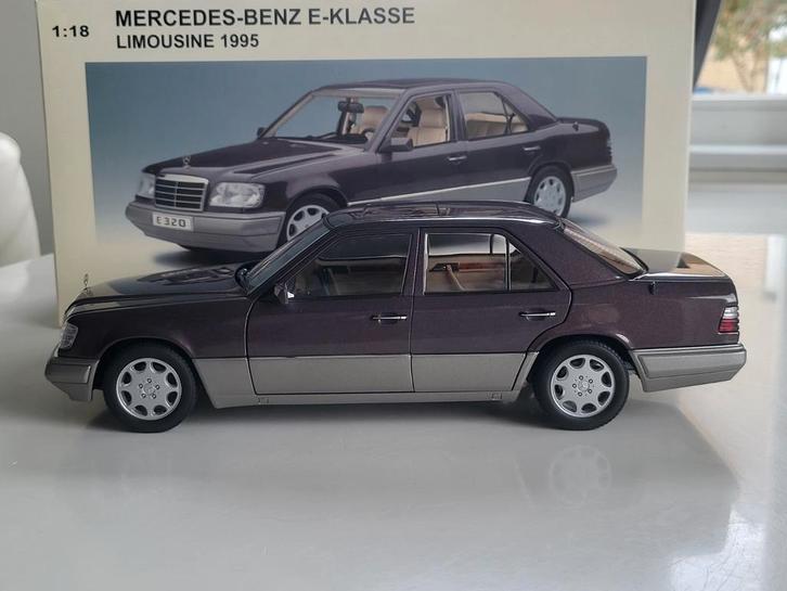 1:18 AutoArt Mercedes E320 (W124) Bornit Metallic, Hobby en Vrije tijd, Modelauto's | 1:18, Zo goed als nieuw, Auto, Autoart, Ophalen of Verzenden