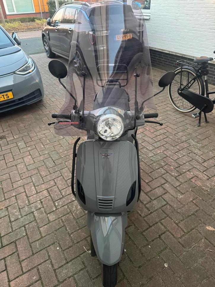 Scooter grijs DJJD Cashmere, Fietsen en Brommers, Snorfietsen en Snorscooters, Zo goed als nieuw, Overige merken, Benzine, Ophalen of Verzenden
