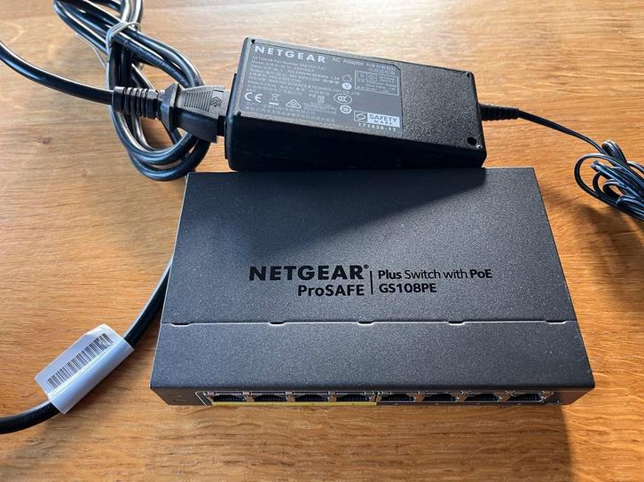 Netgear GS108PEv3 8-poorts Gigabit Switch met PoE, Computers en Software, Netwerk switches, Gebruikt, Ophalen of Verzenden