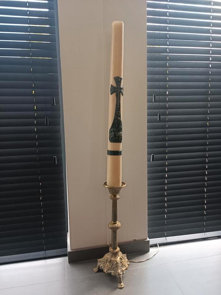 Grote liturgische kerk kandelaar met grote kaars, Antiek en Kunst, Antiek | Kandelaars, Koper of Brons, Ophalen