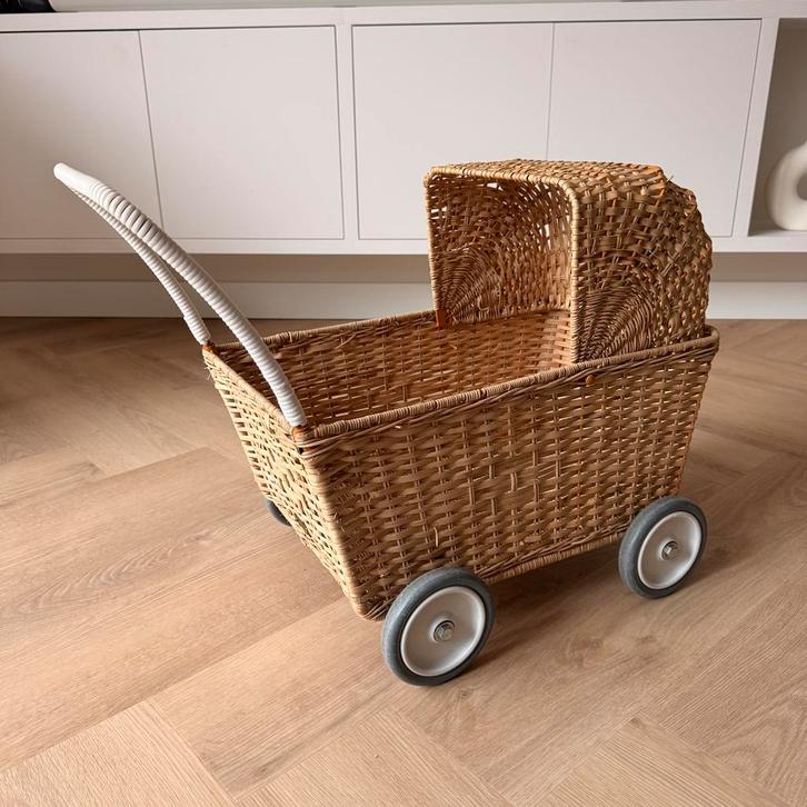 Olli Ella Rotan Poppenwagen, Kinderen en Baby's, Speelgoed | Overig, Zo goed als nieuw, Jongen of Meisje, Ophalen