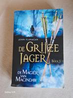 John Flanagan - De magiër van Macindaw, Boeken, Ophalen of Verzenden, Zo goed als nieuw, John Flanagan