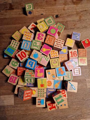 Houten speelgoed beschikbaar voor biedingen