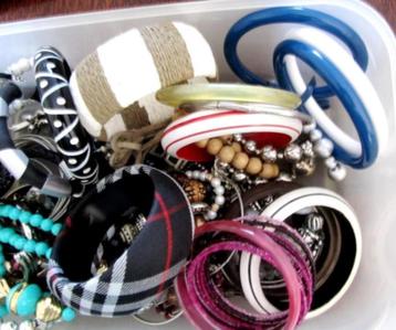 Groot sieraden pakket kettingen, armbanden beschikbaar voor biedingen