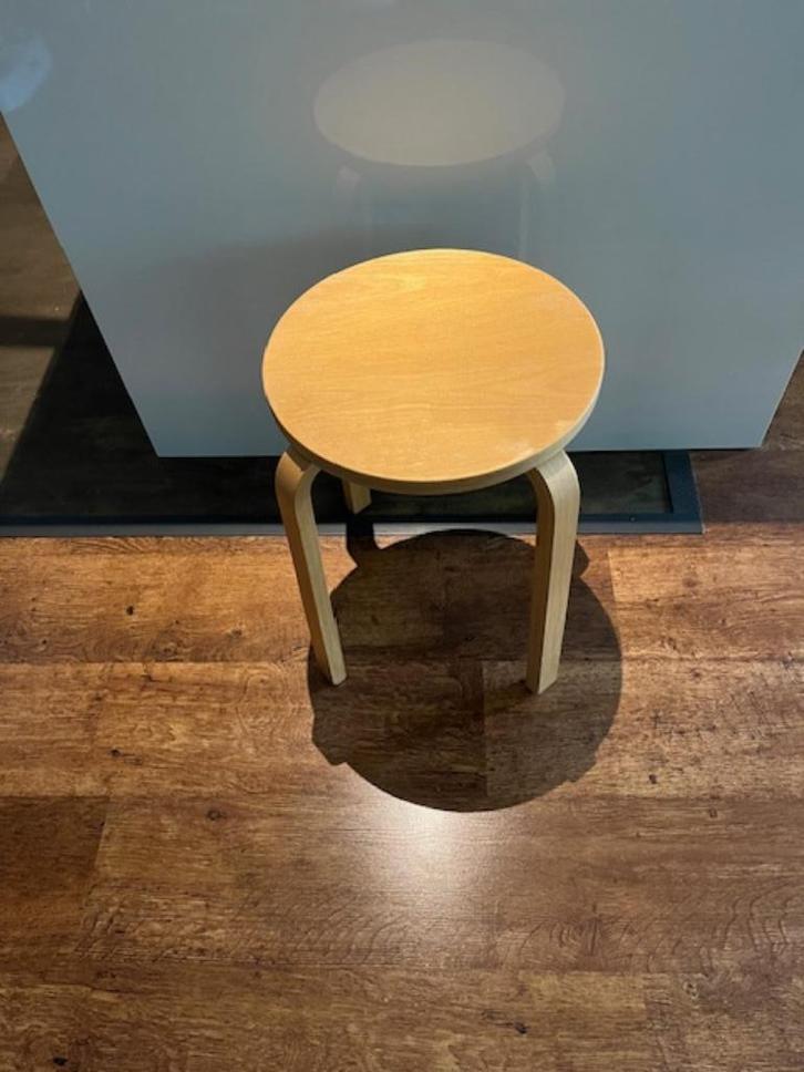 vintage design Ikea frosta krukjes Artek stijl, Huis en Inrichting, Krukjes, Gebruikt, Hout, Ophalen