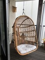 Leuke hangstoel om lekker in weg te kruipen (buiten&binnen), Huis en Inrichting, Fauteuils, Ophalen, Minder dan 75 cm, Riet of Rotan