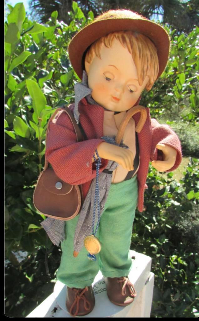 Goebel Hummel Beeld Jongen - 33 cm, Antiek en Kunst, Antiek | Religie, Ophalen