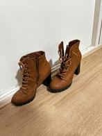 Bruine Enkellaarsjes met Hak, Kleding | Dames, Schoenen, Ophalen, Zo goed als nieuw, Bruin, Lage of Enkellaarzen