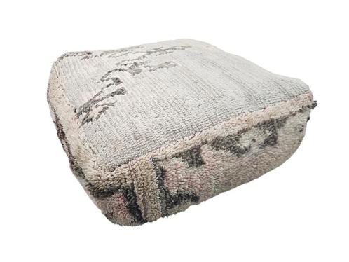 Handmade vintage wool Berber Cushions sidetable 65x65x20cm, Huis en Inrichting, Banken | Voetenbanken en Poefen, Zo goed als nieuw