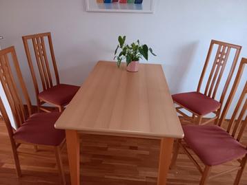 Compacte Eethoek - Tafel + Stoelen in Uitstekende Staat beschikbaar voor biedingen