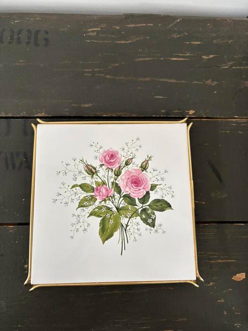 Jaren 60 Villeroy en Boch onderzetter met rozenmotief., Huis en Inrichting, Woonaccessoires | Onderzetters, Gebruikt, Ophalen of Verzenden