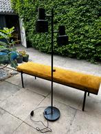 Metalen vloerlamp zwart, Huis en Inrichting, Lampen | Vloerlampen, Ophalen, 100 tot 150 cm, Zo goed als nieuw, Scandi, ferm, hay, house doctor