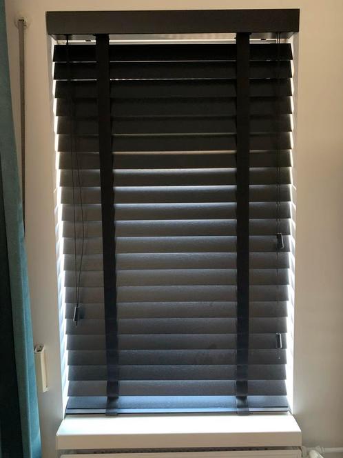 Houten jaloezie Abachi 65mm brede lamel en 38mm band., Huis en Inrichting, Stoffering | Gordijnen en Lamellen, Nieuw, Minder dan 100 cm