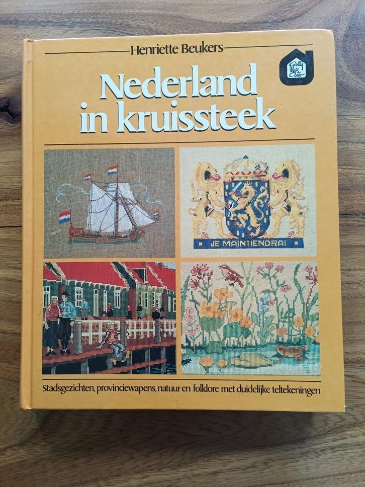 Nederland in kruissteek borduren patronen Henriette Beukers, Boeken, Hobby en Vrije tijd, Zo goed als nieuw, Borduren en Naaien