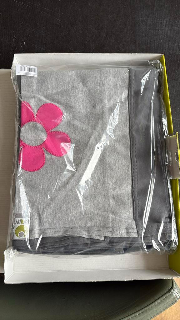 Draagdoek ByKay antraciet met roze bloem, nieuw, Kinderen en Baby's, Babydragers en Draagdoeken, Nieuw, Draagdoek, Buik, Rug of Zij