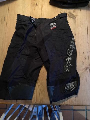 Troy Lee Designs korte broeken beschikbaar voor biedingen