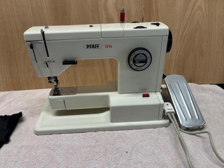 Pfaff 1214 dubbel transport  vrije arm naaimachine., Hobby en Vrije tijd, Naaimachines en Toebehoren, Gebruikt, Naaimachine, Pfaff