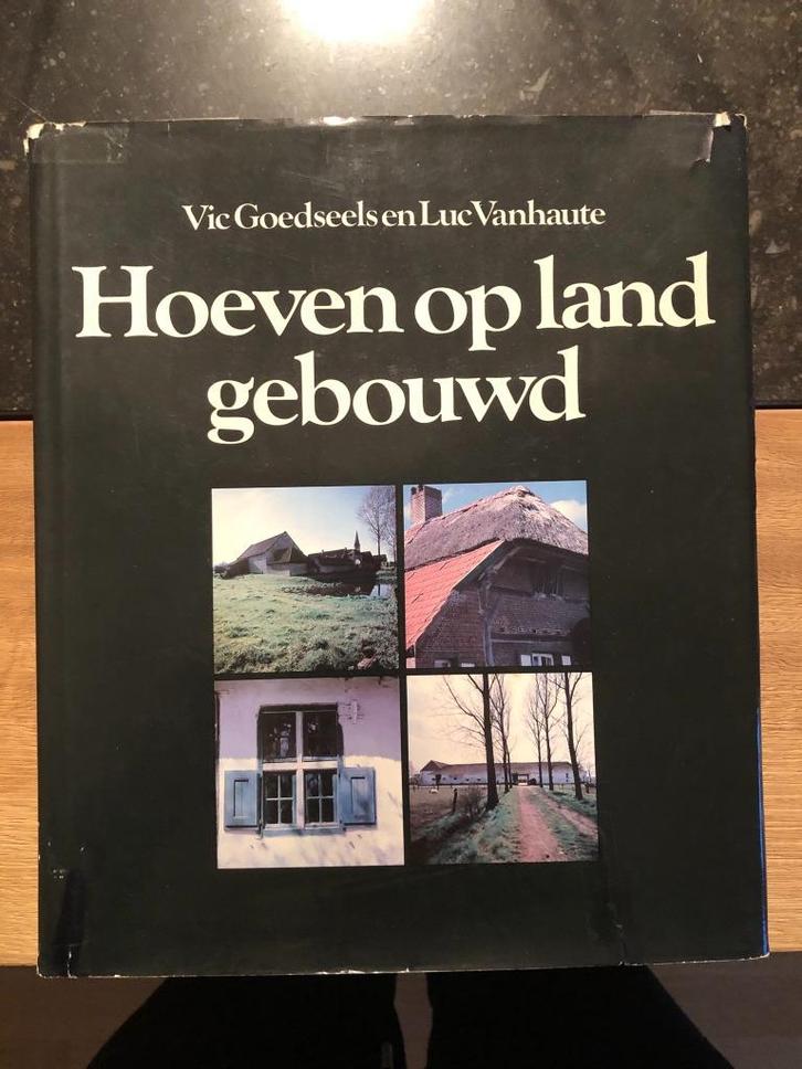 Hoeven op land gebouwd - Vic Goedseels, Boeken, Kunst en Cultuur | Architectuur, Gelezen, Overige onderwerpen, Ophalen of Verzenden