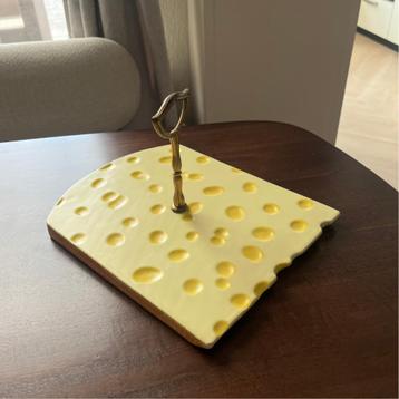 Keramische kaasplank in kaasvorm  beschikbaar voor biedingen