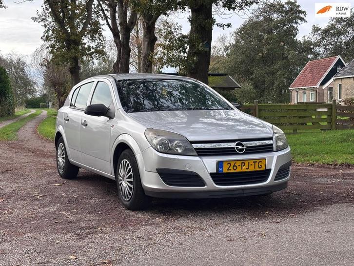 Opel Astra 1.6 Essentia | Airco + Cruise Nu € 999,-!, Auto's, Opel, Bedrijf, Te koop, Astra, ABS, Airbags, Airconditioning, Boordcomputer