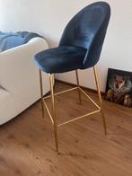 Donkerblauwe barkruk met gouden poten, Huis en Inrichting, Barkrukken, 1 kruk, Ophalen, Zo goed als nieuw, 60 tot 90 cm