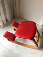 Stokke kniestoel (zeer mooi en netjes) rood leer, Huis en Inrichting, Bureaustoelen, Ophalen, Gebruikt, Bureaustoel, Rood