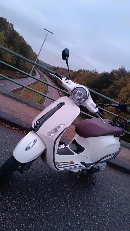 Vespa Primavera 2021 iget, Fietsen en Brommers, Scooters | Vespa, Nieuw, Overige modellen, Maximaal 45 km/u, Benzine, Ophalen