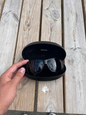 Originele Prada Zonnebril Dames beschikbaar voor biedingen
