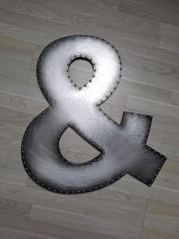 Ampersand teken groot 73 hoog & teken amp en industrieel beschikbaar voor biedingen