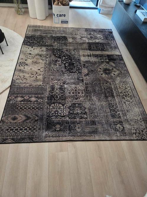 Mooi vloerkleed beige/zwart 170 x 240, Huis en Inrichting, Stoffering | Tapijten en Kleden, Zo goed als nieuw, 150 tot 200 cm