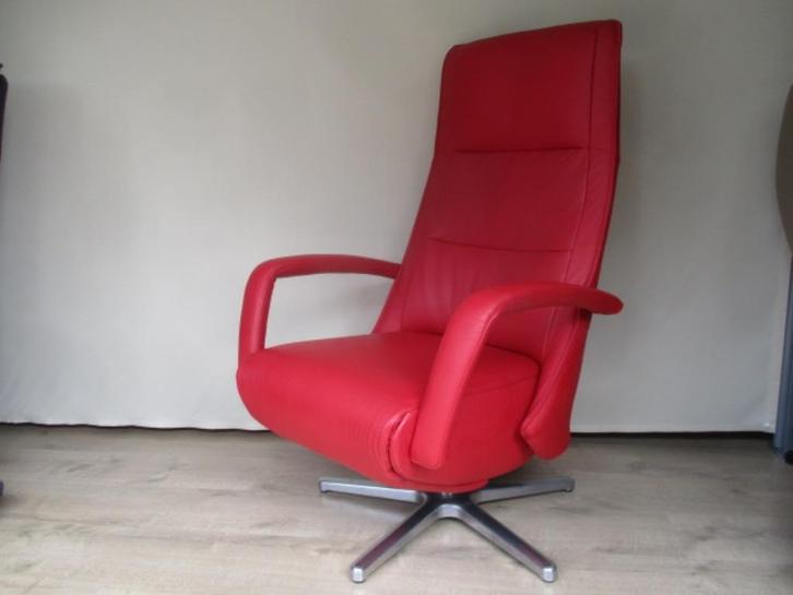 NIEUWSTAAT design relax fauteuil Twice 3 motoren accu rood, Huis en Inrichting, Fauteuils, Zo goed als nieuw, Hout, Leer, Metaal
