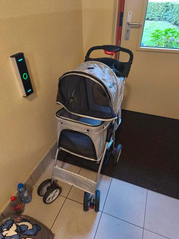 Honden buggy beschikbaar voor biedingen