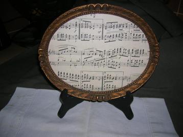 lijstje fotolijstje hout donker goudkleurig ovaal 22 x 18 cm beschikbaar voor biedingen