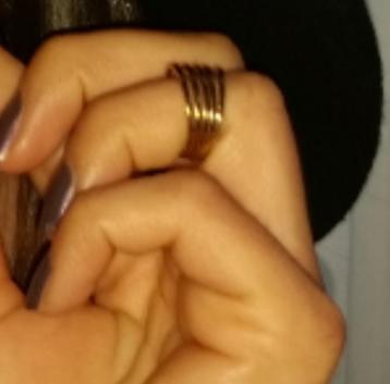 Setje van 3 goud kleurige ringen en ketting strass sieraden beschikbaar voor biedingen