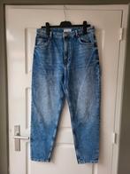 Bershka MOM jeans maat 42, Kleding | Dames, Spijkerbroeken en Jeans, W33 - W36 (confectie 42/44), Blauw, Ophalen of Verzenden