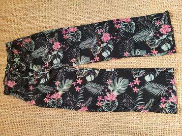 Dames broek beschikbaar voor biedingen