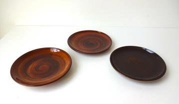 Keramiek drie schotels donkerbruin Ambacht Volendam 3202-s beschikbaar voor biedingen
