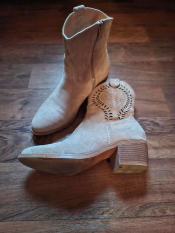 Beige Enkellaarsjes - Maat 39. beschikbaar voor biedingen