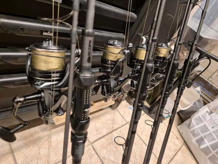 Nash black ops hengels en Shimano ci4 5500 baitrunner, Watersport en Boten, Hengelsport | Karpervissen, Zo goed als nieuw, Ophalen of Verzenden
