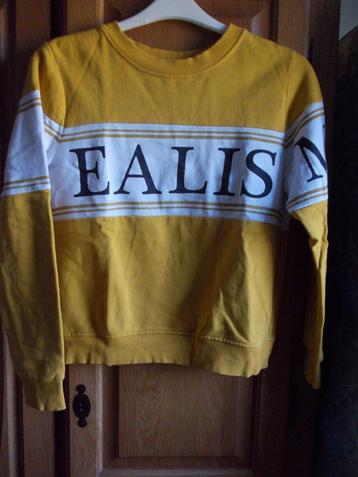 Leuke okergele sweater, maat S. beschikbaar voor biedingen