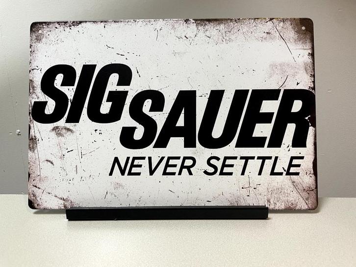SIG SAUER metalen reclamebord (Old Look), Sport en Fitness, Schietsport-accessoires, Nieuw, Ophalen of Verzenden