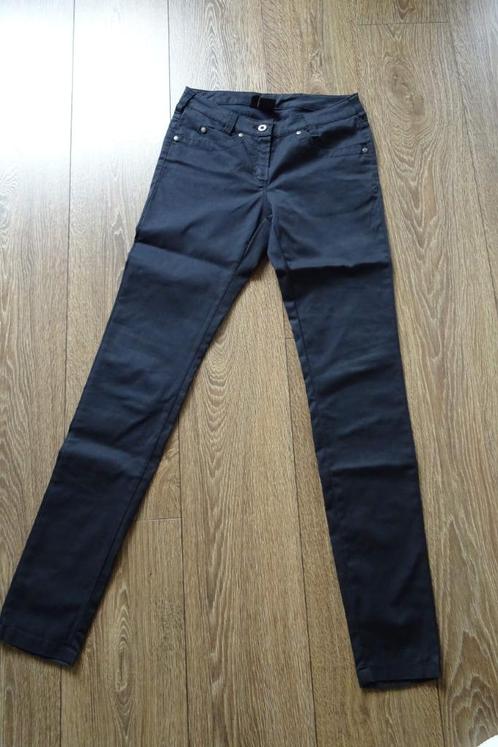 Zwarte broek voor schoonheidsspecialiste Maat 34, Kleding | Dames, Broeken en Pantalons, Gedragen, Maat 34 (XS) of kleiner, Zwart